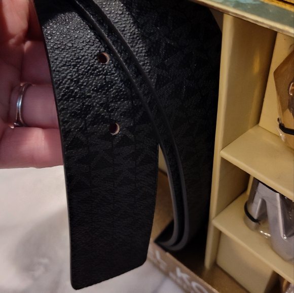 NWT!!! Michael Kors Belt Set - Picture 2 of 9